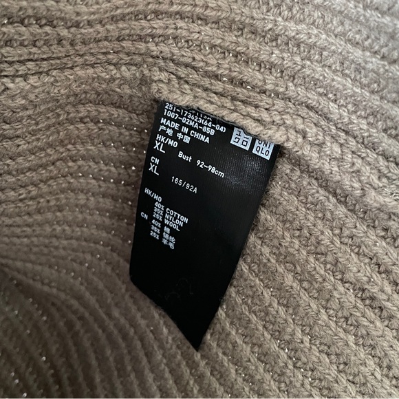 Like New Uniqlo Cotton Wool Turtle-neck Vest - Picture 4 of 4
